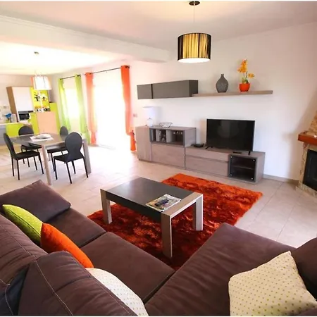 Beautiful 3 Bdr With Fantastic Sea Views Holiday home