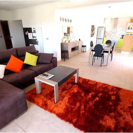 Beautiful 3 Bdr With Fantastic Sea Views Holiday home *