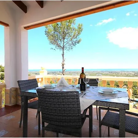 Beautiful 3 Bdr With Fantastic Sea Views *